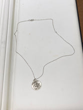 Charger l&#39;image dans la galerie, Saint Anthony Silver Pendant And 18 Inch Silver Chain Religious