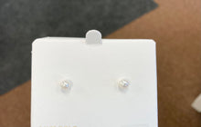 Charger l&#39;image dans la galerie, Cultured Pearl Earrings 4.5 Millimeters