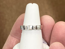 Charger l&#39;image dans la galerie, Natural Diamond 18K White Gold Wedding Ring