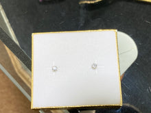 Charger l&#39;image dans la galerie, Natural Diamond White Gold 0.33 Carat Stud Earrings