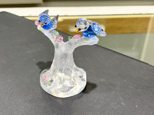 Cargar imagen en el visor de la galería, Blue Songbirds Crystal Figurine