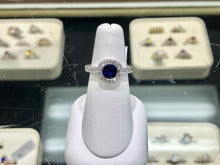 Laden Sie das Bild in den Galerie-Viewer, Natural Sapphire And Diamond Platinum Ring