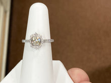 Cargar imagen en el visor de la galería, Diamond Halo Engagement Ring 14 K White Gold 0.64 Carats