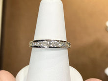 Laden Sie das Bild in den Galerie-Viewer, Natural Princess Cut Diamond White Gold Ring