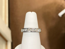 Laden Sie das Bild in den Galerie-Viewer, Princess Cut Natural Diamond White Gold Ring