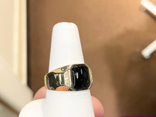 Laden Sie das Bild in den Galerie-Viewer, Gold Onyx And Diamond Ring