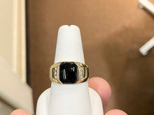 Laden Sie das Bild in den Galerie-Viewer, Gold Onyx And Diamond Ring