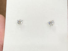 Laden Sie das Bild in den Galerie-Viewer, Lab Grown 1.06 Carat Diamond Stud Earrings