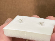 Cargar imagen en el visor de la galería, Lab Grown 1.06 Carat Diamond Stud Earrings