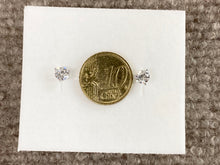 Charger l&#39;image dans la galerie, Lab Grown 1.06 Carat Diamond Stud Earrings