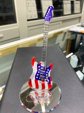 Charger l&#39;image dans la galerie, United States Flag Guitar Glass Figurine