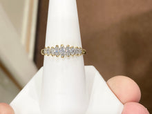 Cargar imagen en el visor de la galería, Marquise Diamond Ring 18 K Gold 0.65 Carats