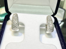 Laden Sie das Bild in den Galerie-Viewer, White Gold Pave Set Natural Diamond Earrings 1.67 Carats