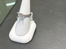 Load image into Gallery viewer, White Gold Natural Diamond Ring Mounting