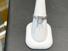 Cargar imagen en el visor de la galería, White Gold Natural Diamond Ring Mounting