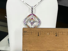 Laden Sie das Bild in den Galerie-Viewer, Rainbow Sapphire And Ruby White Gold Pendant And Chain