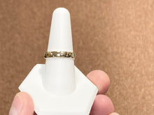Cargar imagen en el visor de la galería, Gold Wedding Ring 4 Millimeters Wide