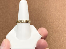 Cargar imagen en el visor de la galería, Gold Wedding Ring 4 Millimeters Wide