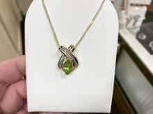 Load image into Gallery viewer, Peridot Gold Pendant