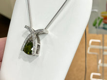 Cargar imagen en el visor de la galería, Green Tourmaline And Diamond White Gold Pendant