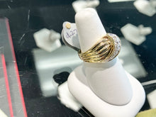 Laden Sie das Bild in den Galerie-Viewer, Natural Diamond Gold Ring 0.27 Carats