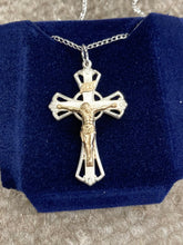 Cargar imagen en el visor de la galería, Gold Filled And Silver Crucifix And Chain