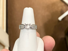 Charger l&#39;image dans la galerie, Natural Diamond Engagement Ring Mounting 0.46 Carats