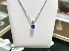 Laden Sie das Bild in den Galerie-Viewer, Natural Blue Sapphire White Gold Pendant