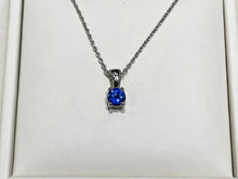 Cargar imagen en el visor de la galería, Natural Blue Sapphire White Gold Pendant