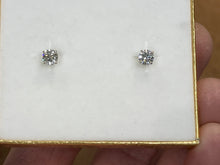 Cargar imagen en el visor de la galería, Natural Diamond Stud Earrings White Gold 0.74 Carats