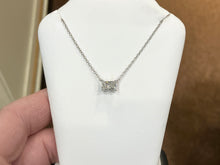 Laden Sie das Bild in den Galerie-Viewer, Lab Created Radiant Cut Diamond With White Gold Chain