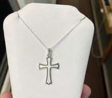 Laden Sie das Bild in den Galerie-Viewer, Sterling Silver Cross And Chain