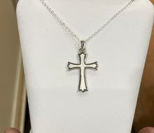 Cargar imagen en el visor de la galería, Sterling Silver Cross And Chain