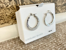 Cargar imagen en el visor de la galería, Sterling Silver Engraved Hoop Earrings