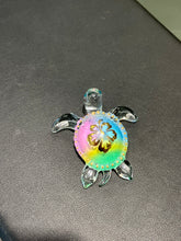 Cargar imagen en el visor de la galería, Island Pearl Turtle Glass Figurine