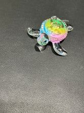 Cargar imagen en el visor de la galería, Island Pearl Turtle Glass Figurine