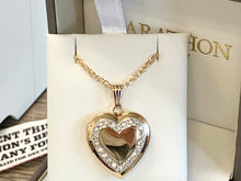Laden Sie das Bild in den Galerie-Viewer, Gold Filled Heart Shaped Locket