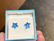 Charger l&#39;image dans la galerie, Silver White Sapphire Blue Flower Earrings