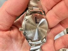 Laden Sie das Bild in den Galerie-Viewer, Seiko Essentials Collection Stainless Steel Watch Black Dial