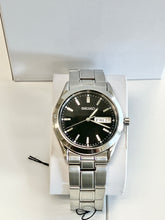 Laden Sie das Bild in den Galerie-Viewer, Seiko Essentials Collection Stainless Steel Watch Black Dial
