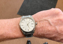 Laden Sie das Bild in den Galerie-Viewer, Seiko Stainless Steel Watch With Date Calendar
