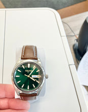 Load image into Gallery viewer, Seiko Leather Strap Watch Green Dial With Day/Date Calendar
