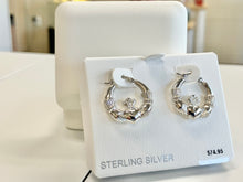 Cargar imagen en el visor de la galería, Silver Claddagh Hoop Earrings