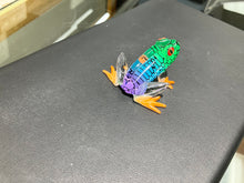 Laden Sie das Bild in den Galerie-Viewer, Frog Glass Figurine