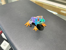 Laden Sie das Bild in den Galerie-Viewer, Frog Glass Figurine