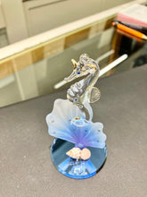Laden Sie das Bild in den Galerie-Viewer, Seahorse Glass Figurine With Swarovski Elements