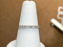 Cargar imagen en el visor de la galería, Women&#39;s White Gold Diamond Wedding Ring