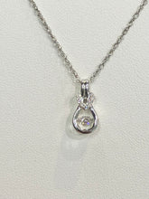 Cargar imagen en el visor de la galería, Silver Shimmer Diamond Pendant