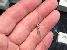 Cargar imagen en el visor de la galería, Silver Shimmer Diamond Pendant And Chain