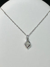 Cargar imagen en el visor de la galería, Silver Shimmer Diamond Pendant